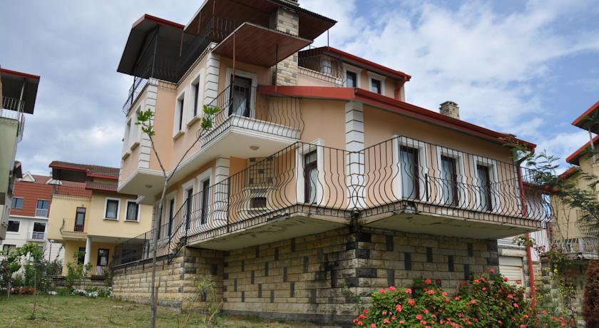 Ela Honak Villa