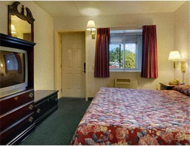 Отель Super 8 Weymouth Boston Area