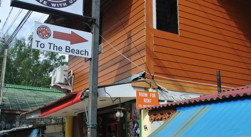 Trash and Glam Beach Lounge