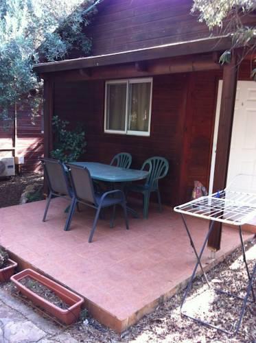 Отель Olive Tree Cabins