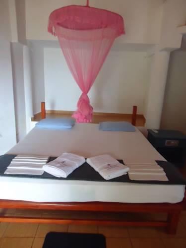 Отель Shanthi Beach Resort