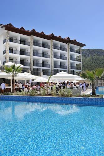 Отель Ramada Resort Akbuk