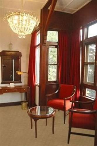 Отель Clarkes Hotel
