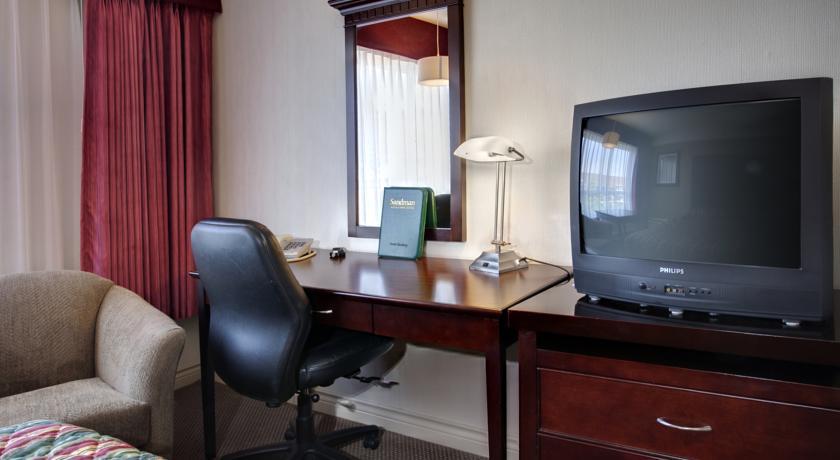 Отель Sandman Hotel Langley