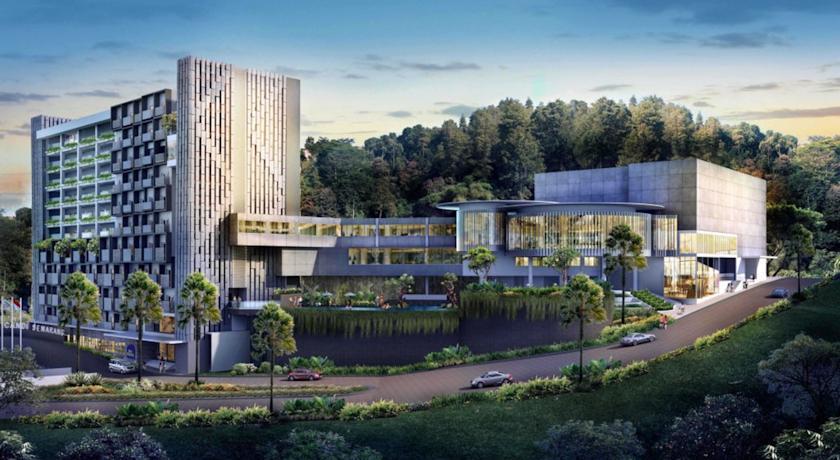 Отель Oak Tree Emerald Hotel Semarang