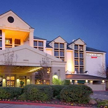 Отель Courtyard by Marriott Santa Rosa