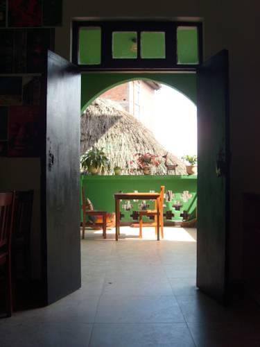 Отель Yuanyang Flower and Horse Inn