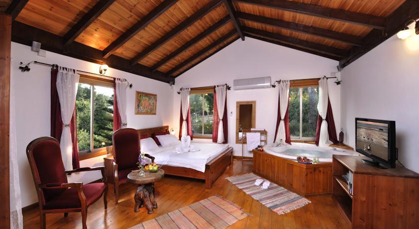 Отель Tree House Chalet