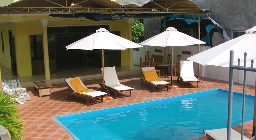 Kite Camp No Mad Hotel
