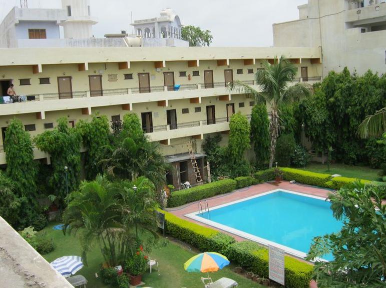 Отель Nav Ratan Palace