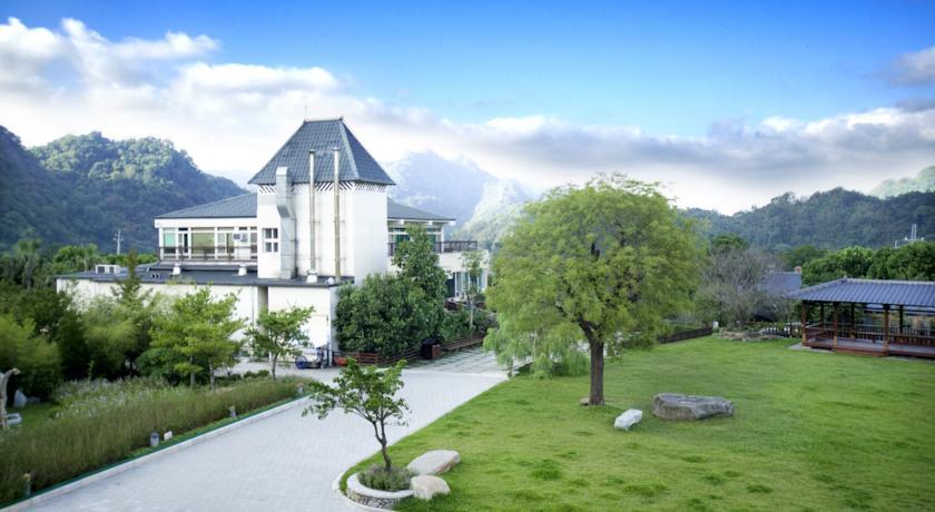 Отель Schokolake Country House
