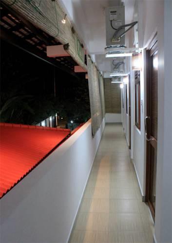 Отель Tharusha Hoiday Inn
