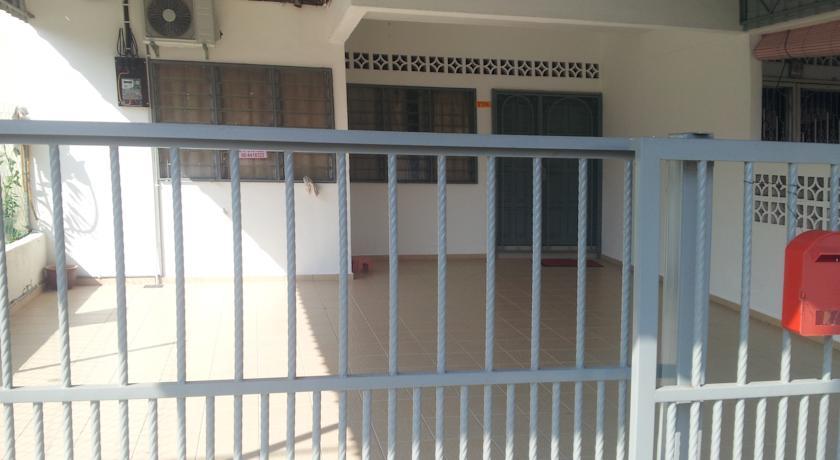 Отель Fazi Budget Homestay Tampin