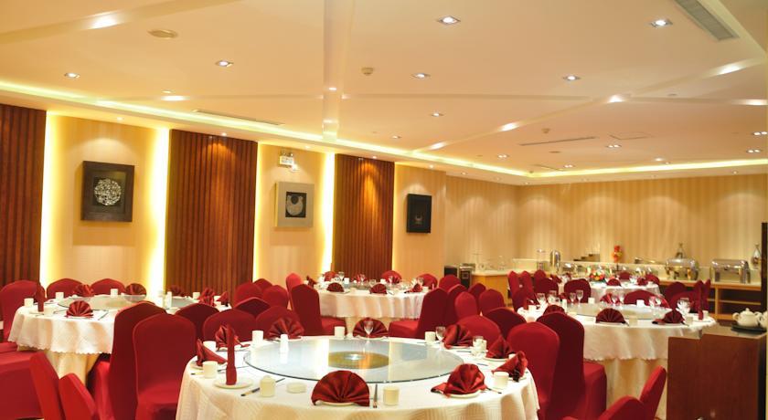 Отель Jinan Luneng Xinyi Hotel