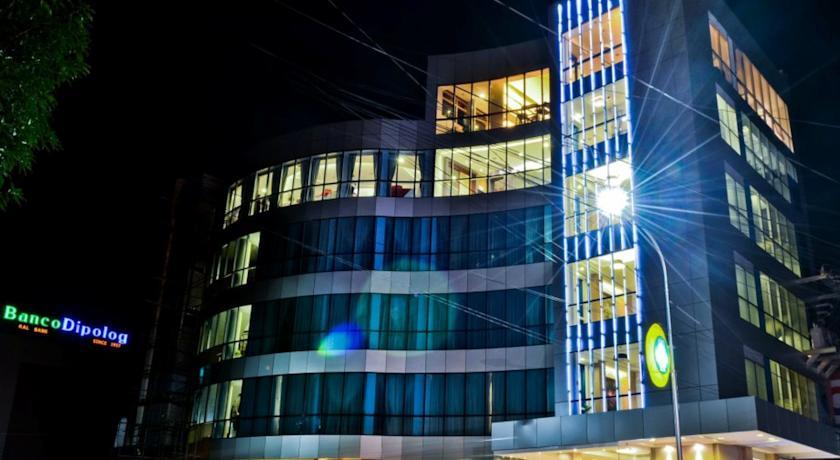Отель D'Hotel & Suites