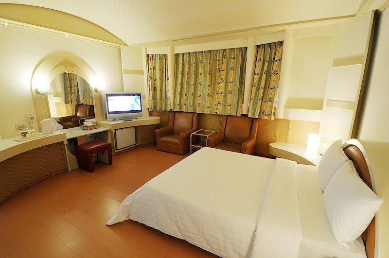 Отель Lotus Yuan Business Hotel