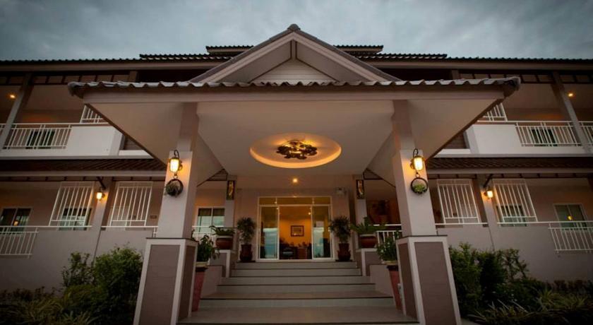 Отель Chiangkham Grand Villa
