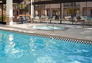 Отель Courtyard Detroit Warren