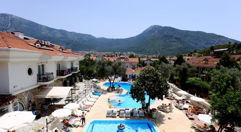 Отель Pinehill Hotel & Suites