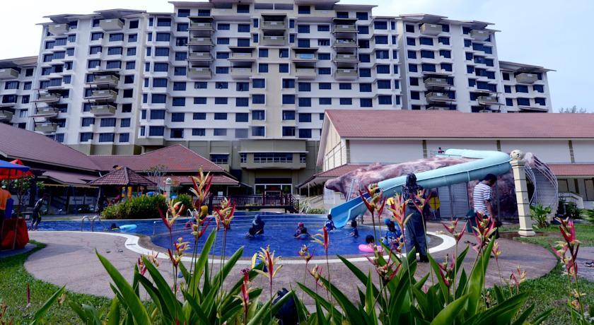 Отель Puteri Beach Resort