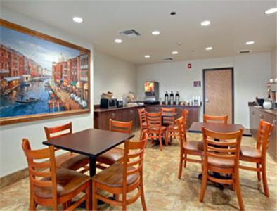 Отель Microtel Inn & Suites Cheyenne