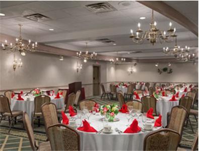 Отель Ramada Inn Elyria
