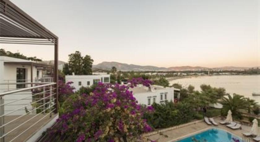 Отель Milpoint Voyage Hotel