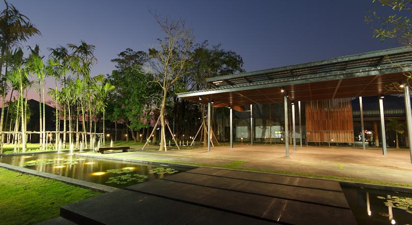Отель The Park Hotel