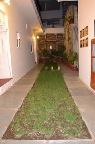 Гостевой дом Little Garden Guest House
