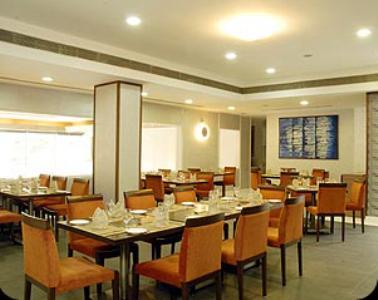 Отель The Metropole Hotel