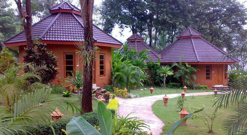 Отель Pechmaneekan Beach Resort