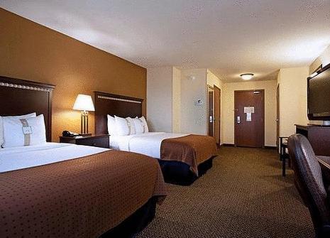 Отель Holiday Inn Express & Suites Pueblo