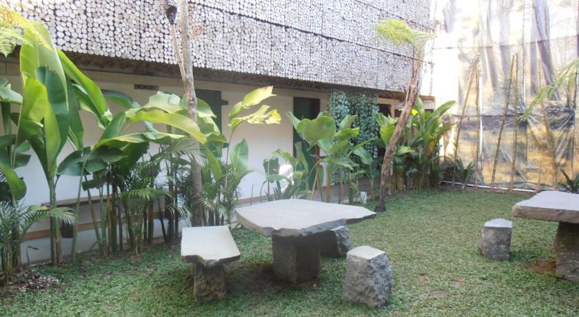 Flores Gallery Hotel