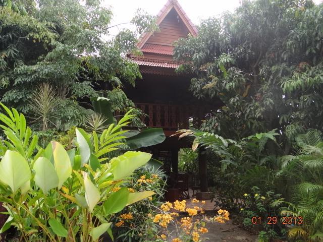 Отель Teak House Chiang Mai