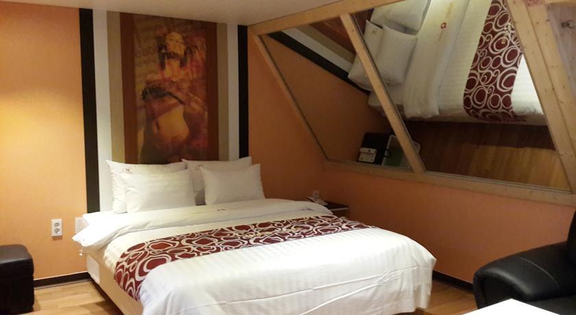 Отель Hotel Queen, Suwon