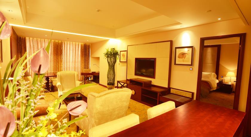 Отель Howard Johnson Tropical Garden Plaza Kunming