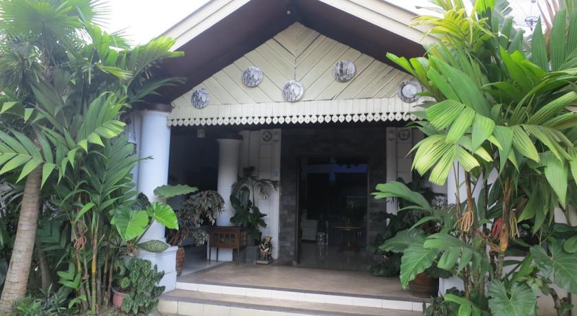 Отель Hotel Mandala Puri Malang