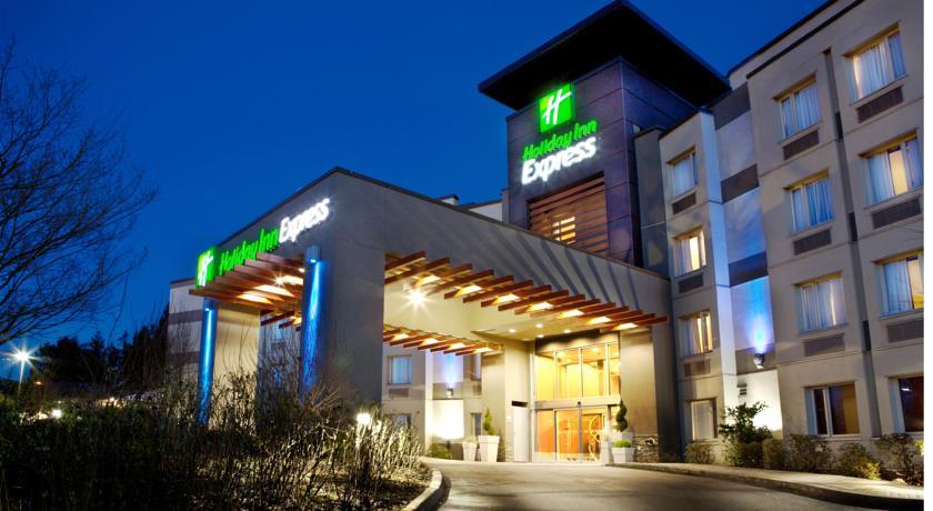 Отель Holiday Inn Express-Langley