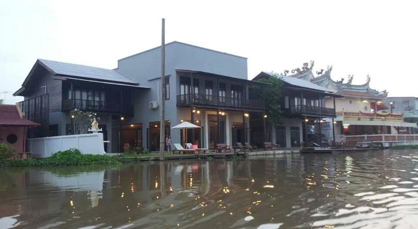 Отель The Bank River House