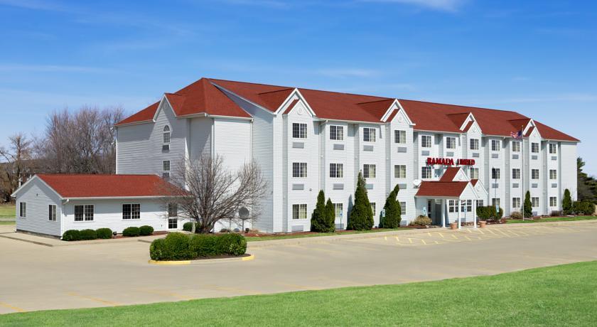 Отель Ramada Limited And Suites Bloomington