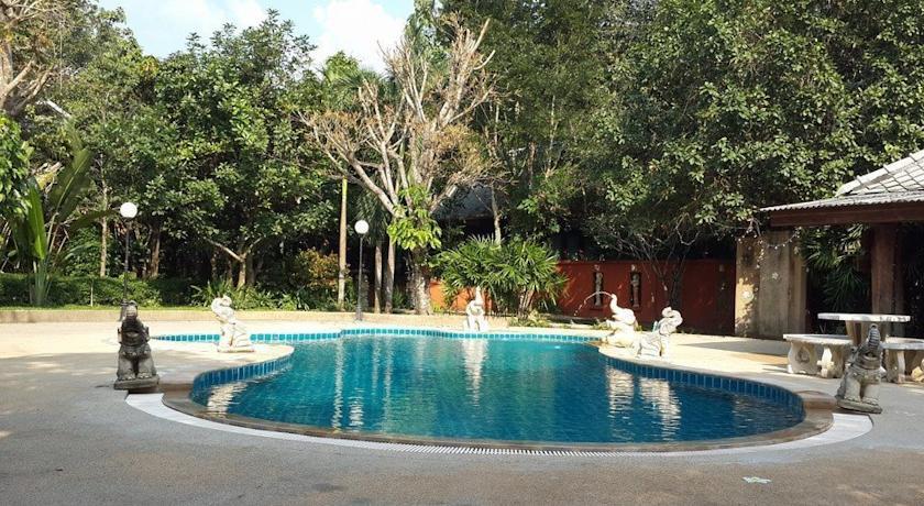 Отель Huen Dok Kaew Resort