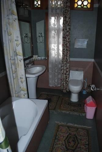 Отель Royal Group of Deluxe Houseboats