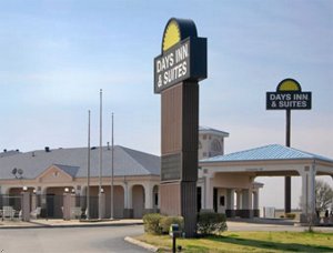 Отель Days Inn & Suites Osceola