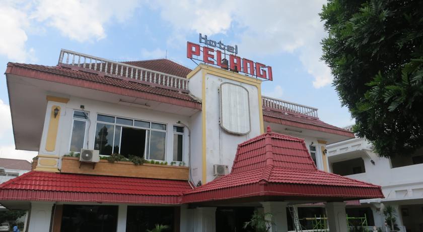 Отель Hotel Pelangi Malang