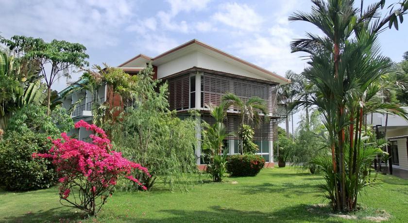 Отель Baan Suan Hotel and Golf