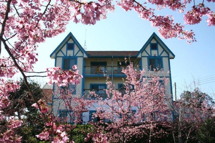 Отель Monet Garden Resort