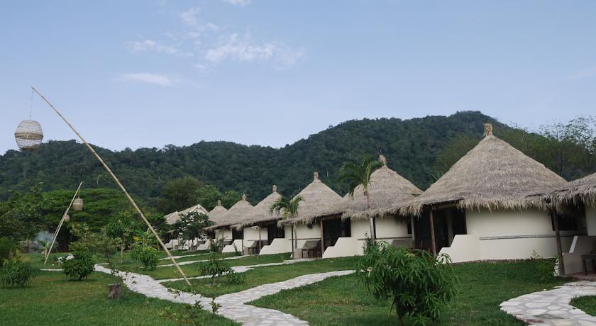 Отель Le Flamboyant Resort