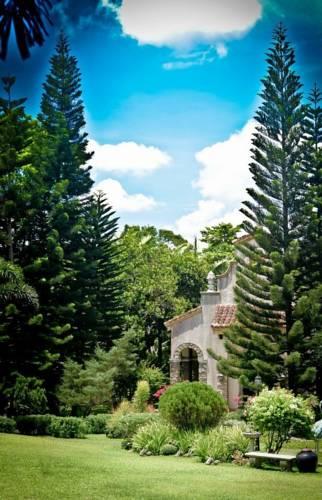 Отель HillCreek Gardens Tagaytay