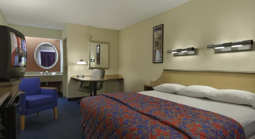 Отель Red Roof Inn Farmington Hills