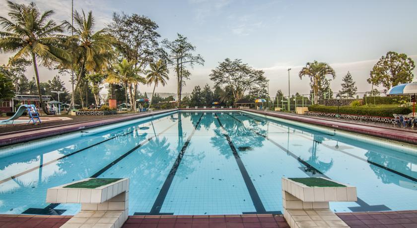 Отель Hotel Megamendung Permai